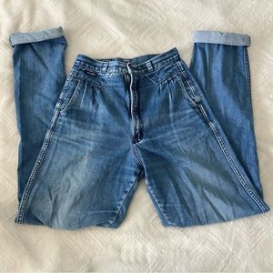 Rockies vintage high waisted jeans. Measurements in the pictures.